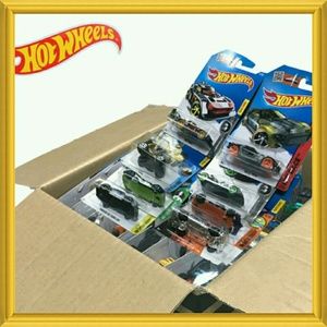 Hot wheels cars 2 new unopen 1998/2000